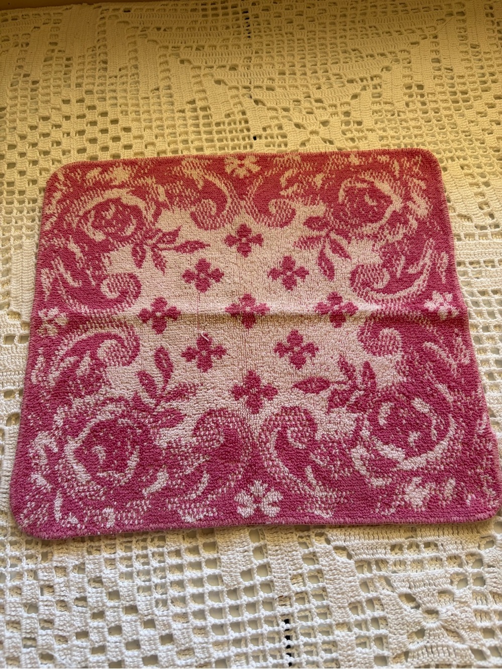 Vintage Fieldcrest Pink and White Jacquard Bath Towel and Washcloth Set - Picture 3 of 9